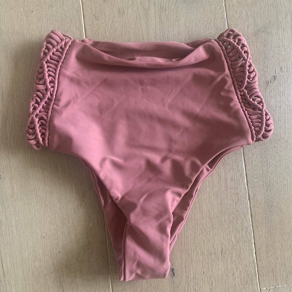 New Mikoh high waisted blush macrame bottoms